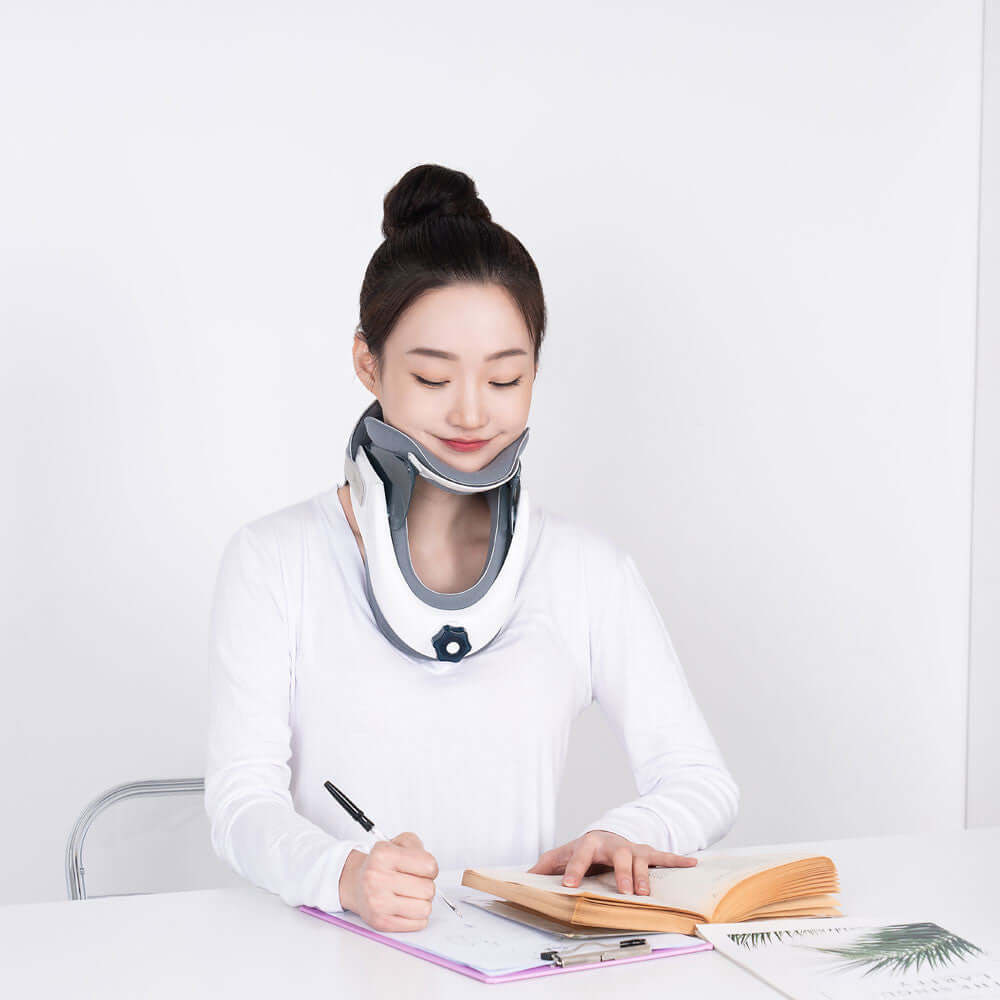 Wireless Inflatable Neck Brace: Posture & recovery aid.