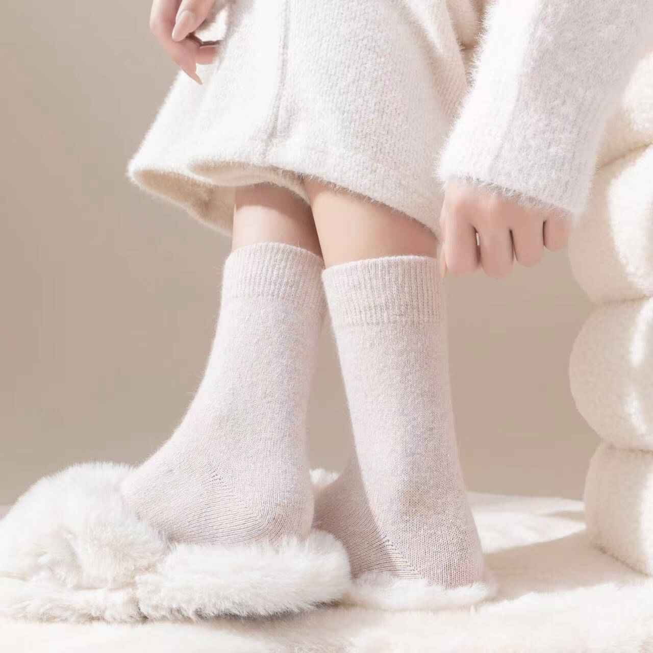 Thick Cashmere Wool Socks – Warm Mid-Tube