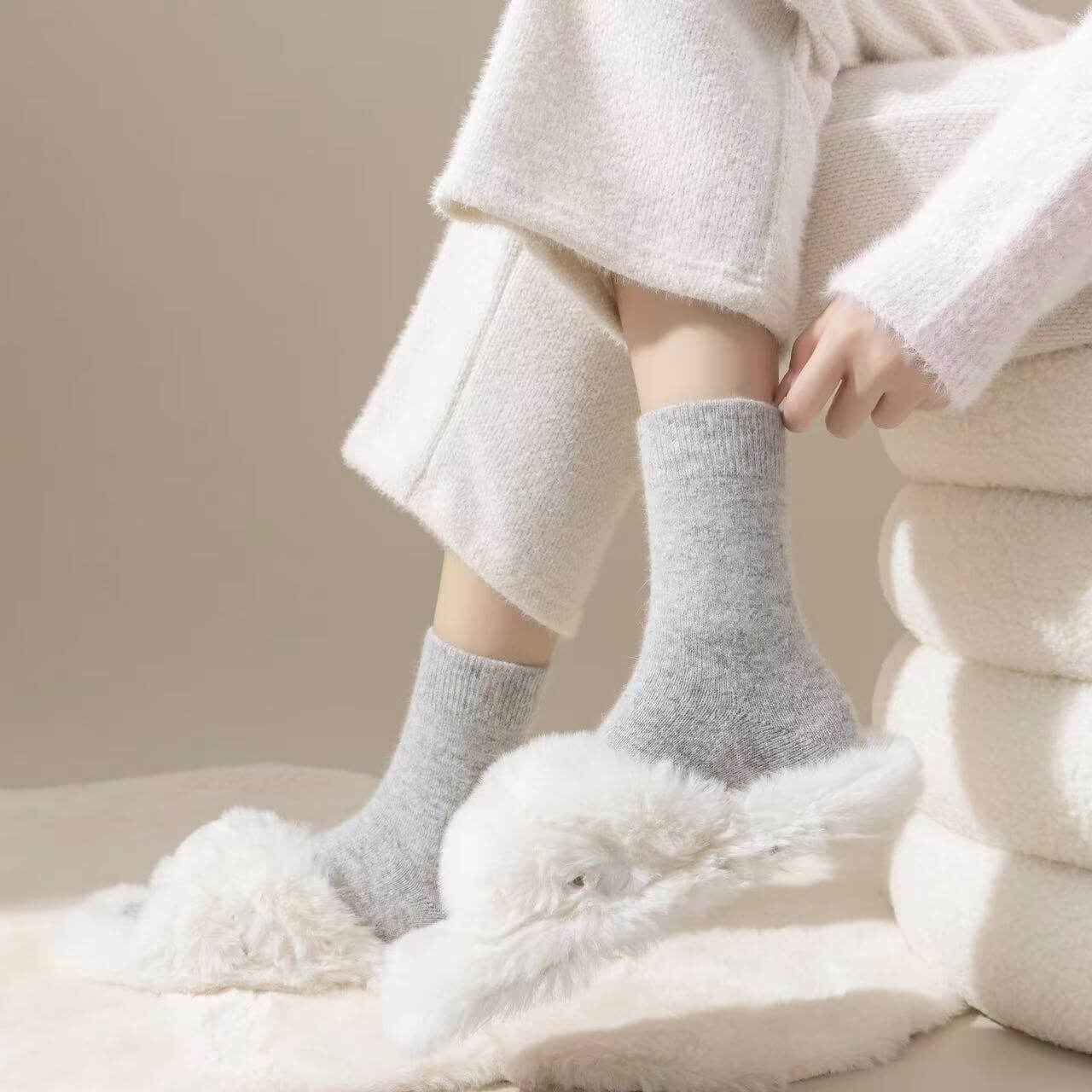 Thick Cashmere Wool Socks – Warm Mid-Tube